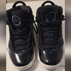 Nike Air Jordan size 2 Kids